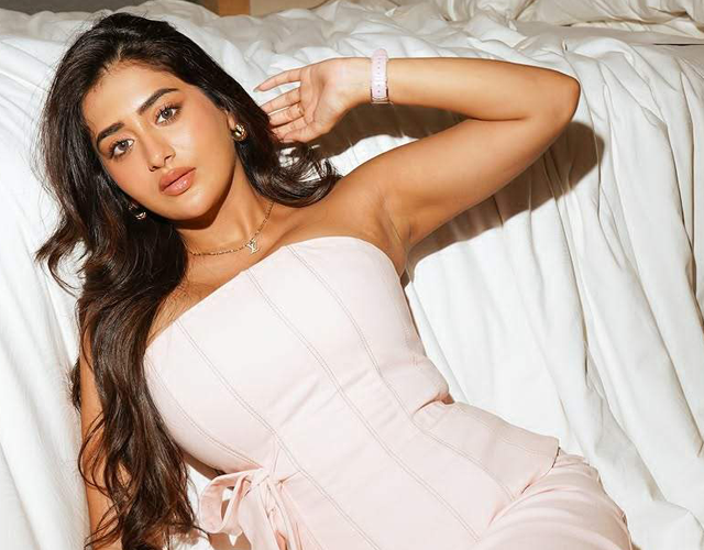 Rashi Singh Just Raised The Glam Bar Again